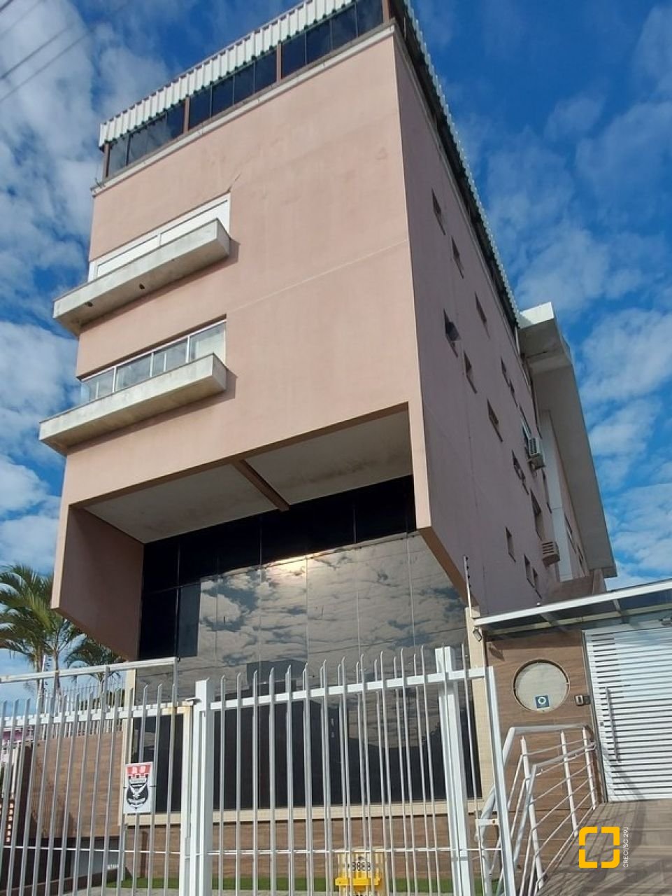 Apartamento com 166m², 5 quartos (sendo 1 suíte), 2 garagens, no bairro Capoeiras em Florianópolis