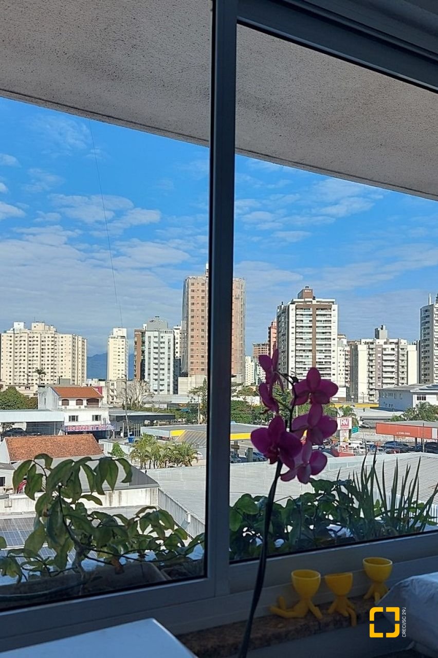 Apartamento com 166m², 5 quartos (sendo 1 suíte), 2 garagens, no bairro Capoeiras em Florianópolis