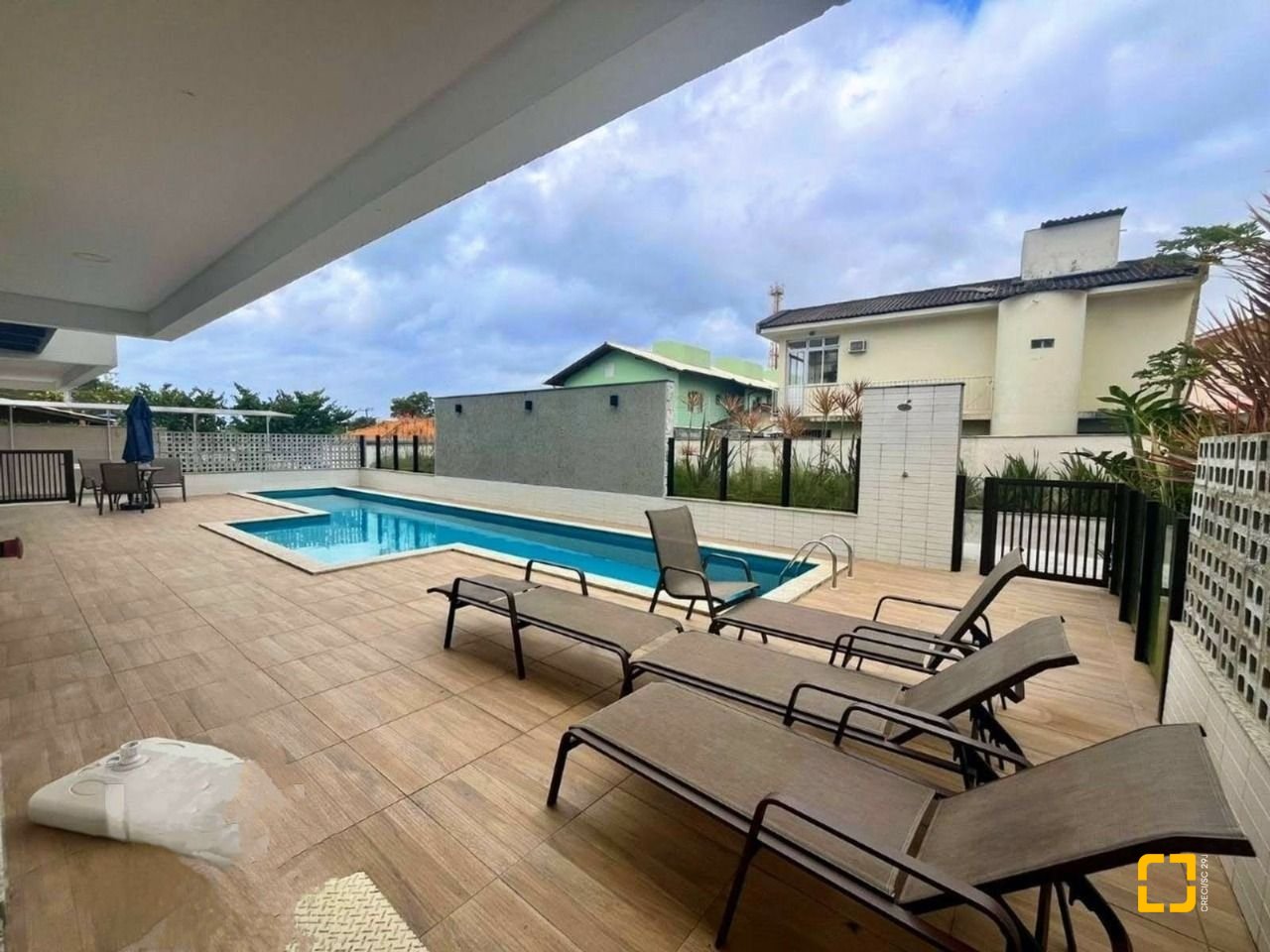 Apartamento com 82m², 4 quartos (sendo 1 suíte), 2 garagens, no bairro Campeche em Florianópolis