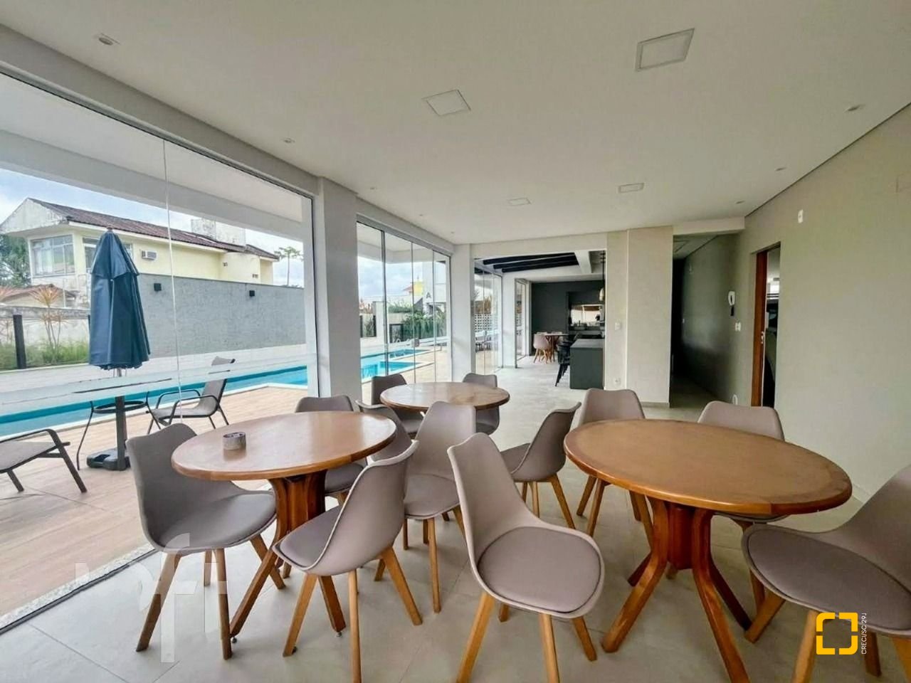 Apartamento com 82m², 4 quartos (sendo 1 suíte), 2 garagens, no bairro Campeche em Florianópolis