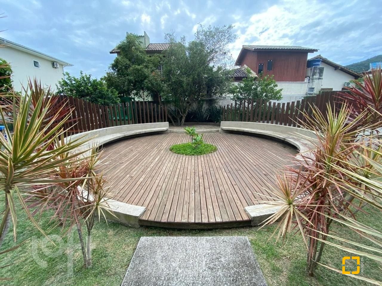 Apartamento com 82m², 4 quartos (sendo 1 suíte), 2 garagens, no bairro Campeche em Florianópolis