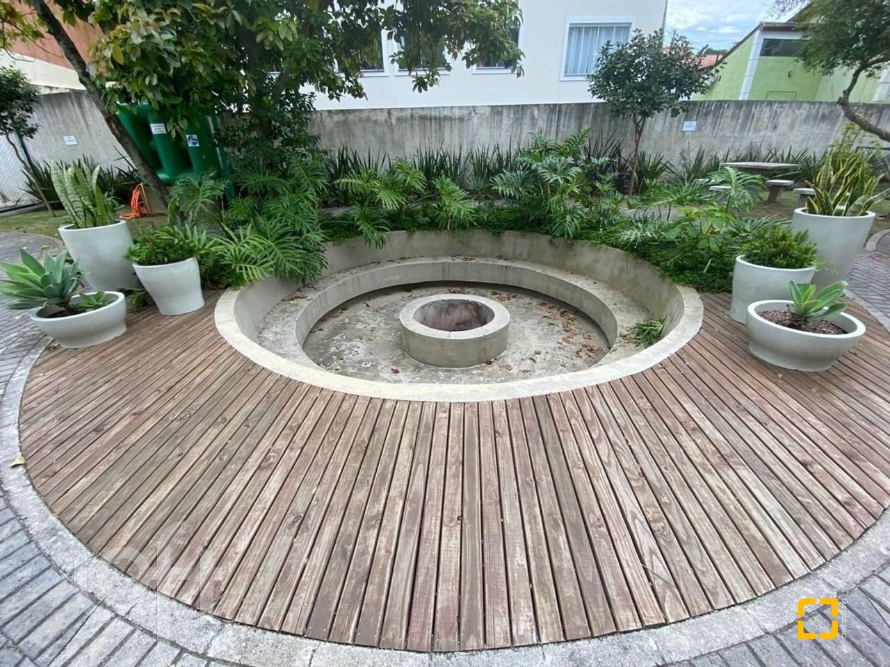 Apartamento com 82m², 4 quartos (sendo 1 suíte), 2 garagens, no bairro Campeche em Florianópolis