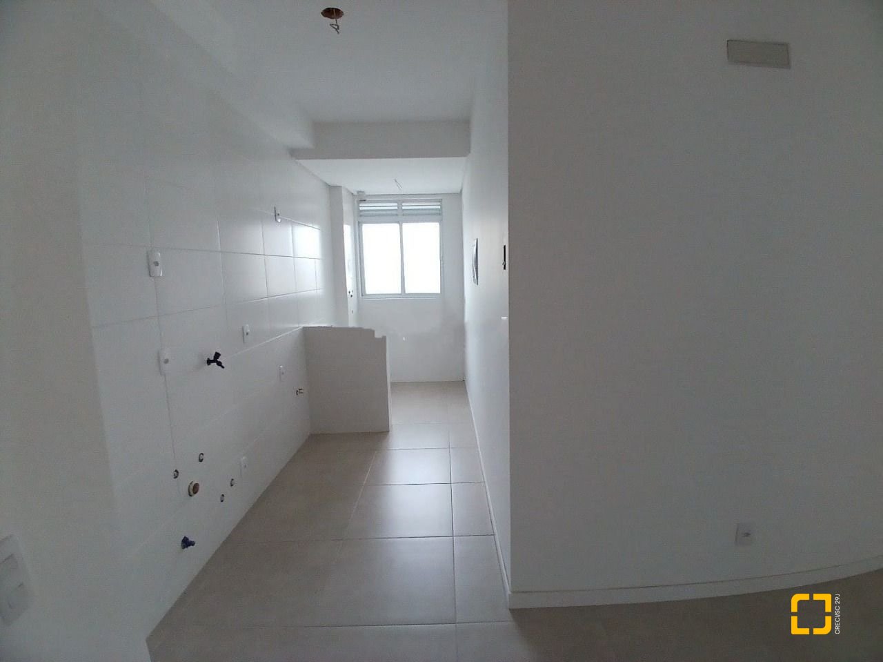 Apartamento com 82m², 4 quartos (sendo 1 suíte), 2 garagens, no bairro Campeche em Florianópolis