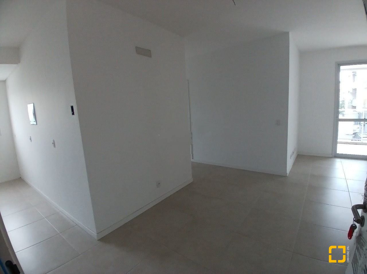 Apartamento com 82m², 4 quartos (sendo 1 suíte), 2 garagens, no bairro Campeche em Florianópolis