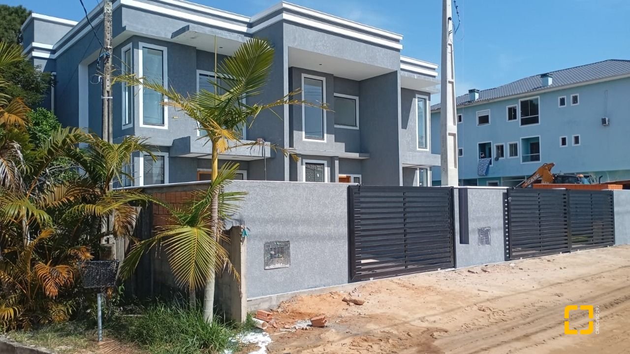 Casa com 127m², 5 quartos (sendo 2 suítes), 2 garagens, no bairro Ingleses em Florianópolis