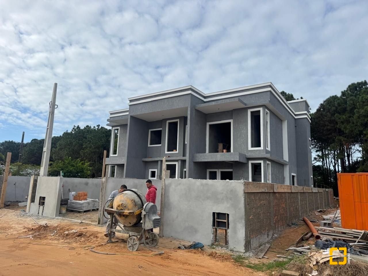 Casa com 127m², 5 quartos (sendo 2 suítes), 2 garagens, no bairro Ingleses em Florianópolis