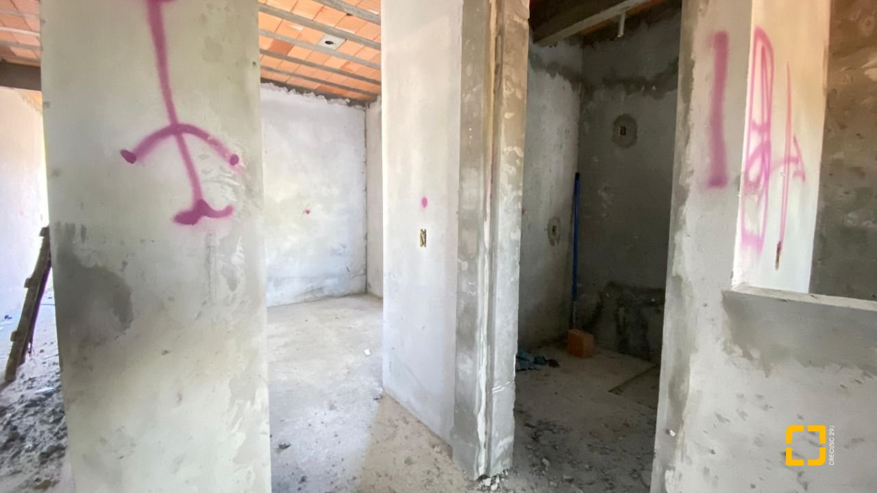 Casa com 107m², 5 quartos (sendo 2 suítes), 2 garagens, no bairro Ingleses em Florianópolis