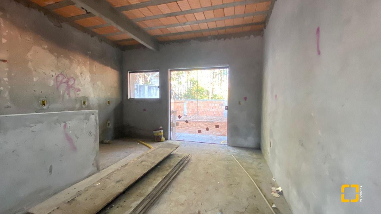 Casa com 107m², 5 quartos (sendo 2 suítes), 2 garagens, no bairro Ingleses em Florianópolis
