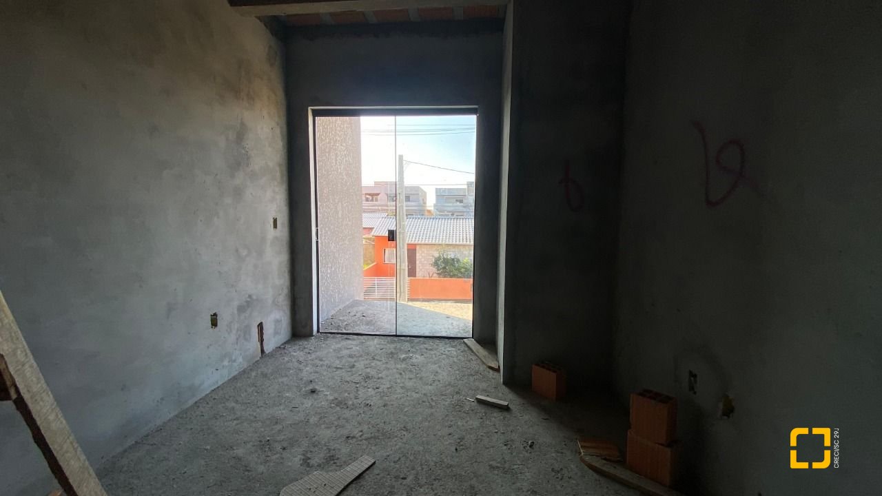 Casa com 107m², 5 quartos (sendo 2 suítes), 2 garagens, no bairro Ingleses em Florianópolis