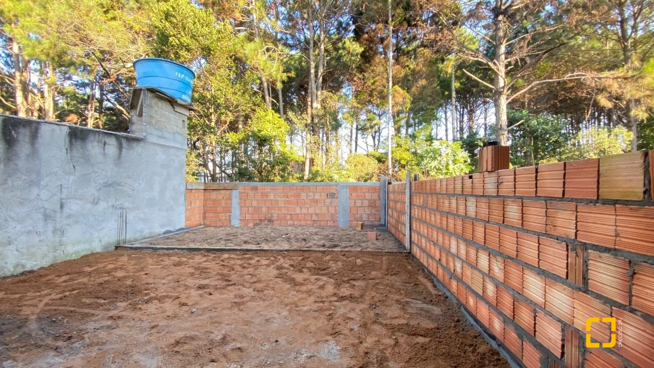 Casa com 107m², 5 quartos (sendo 2 suítes), 2 garagens, no bairro Ingleses em Florianópolis
