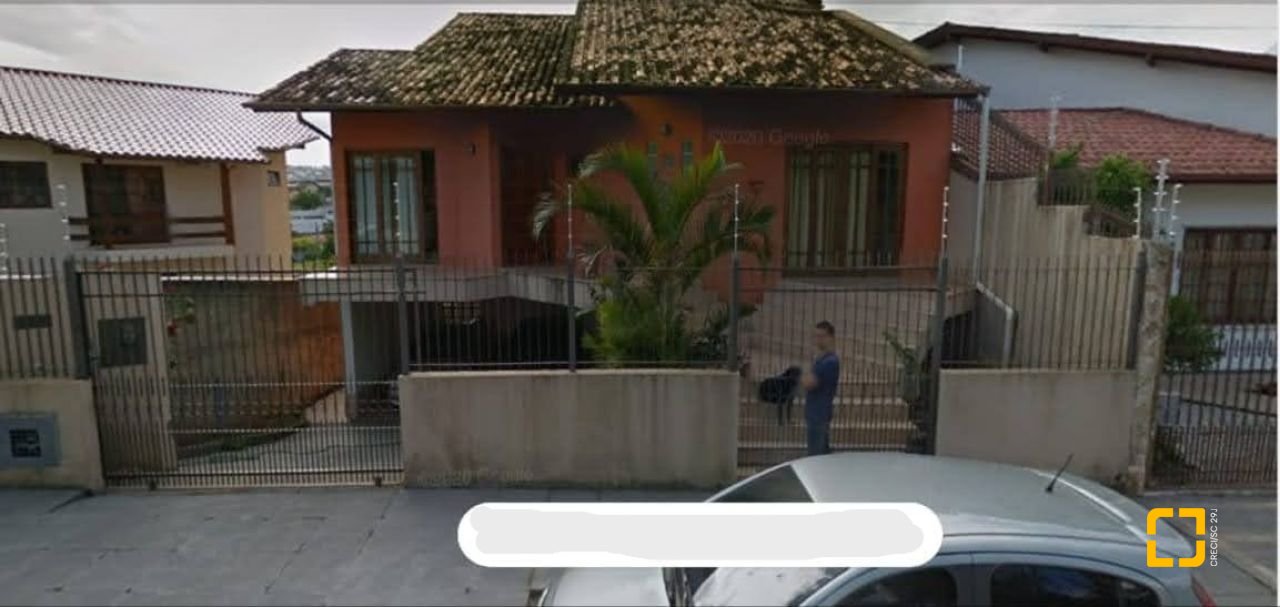 Casa com 304m², 5 quartos (sendo 2 suítes), 3 garagens, no bairro Jardim Atlântico em Florianópolis