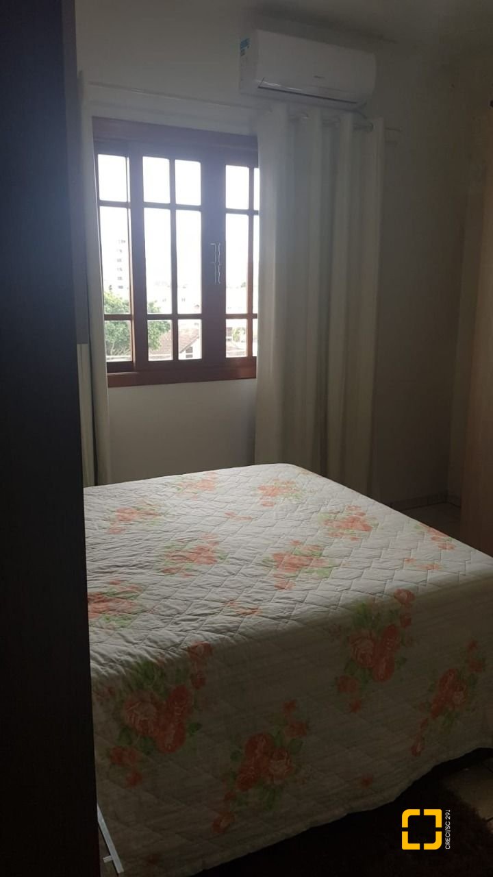 Casa com 304m², 5 quartos (sendo 2 suítes), 3 garagens, no bairro Jardim Atlântico em Florianópolis