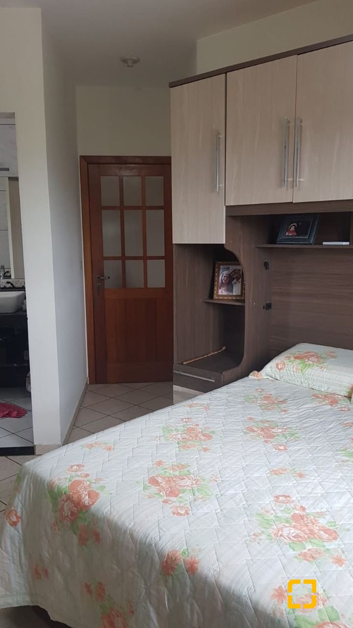 Casa com 304m², 5 quartos (sendo 2 suítes), 3 garagens, no bairro Jardim Atlântico em Florianópolis