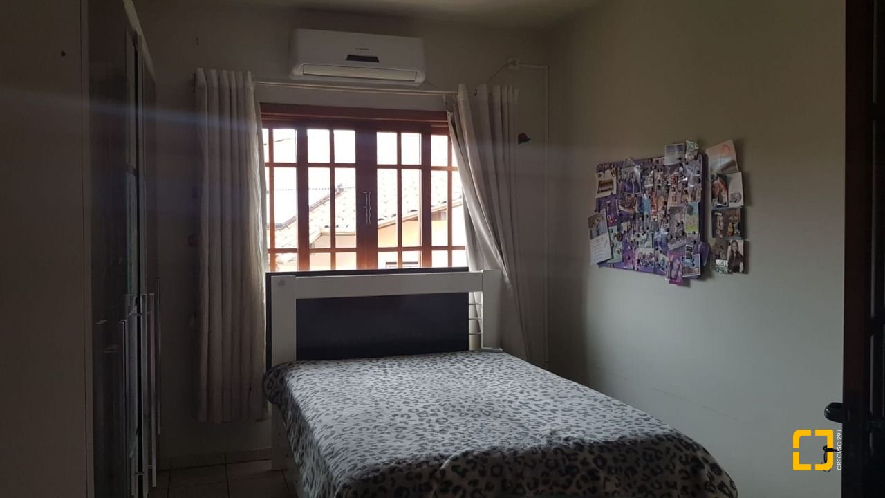 Casa com 304m², 5 quartos (sendo 2 suítes), 3 garagens, no bairro Jardim Atlântico em Florianópolis