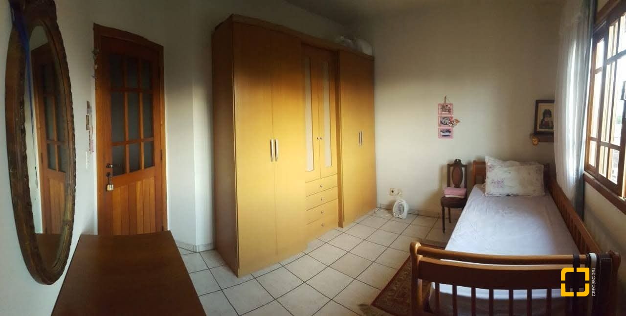 Casa com 304m², 5 quartos (sendo 2 suítes), 3 garagens, no bairro Jardim Atlântico em Florianópolis