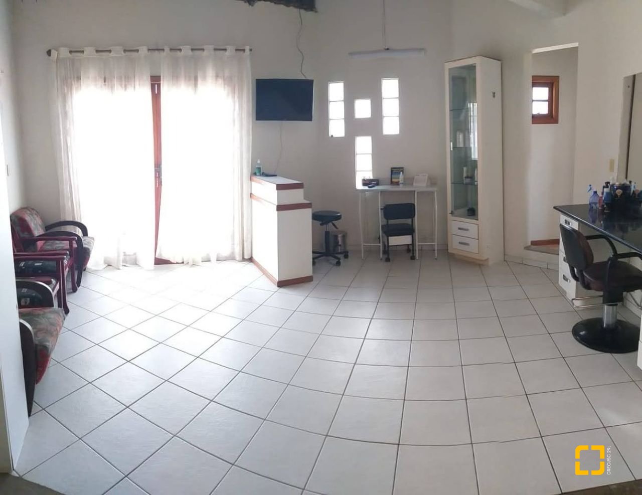 Casa com 304m², 5 quartos (sendo 2 suítes), 3 garagens, no bairro Jardim Atlântico em Florianópolis