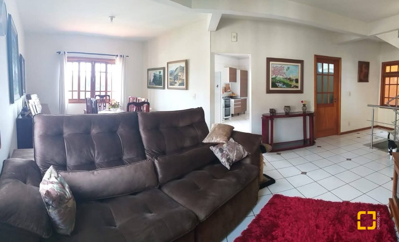 Casa com 304m², 5 quartos (sendo 2 suítes), 3 garagens, no bairro Jardim Atlântico em Florianópolis