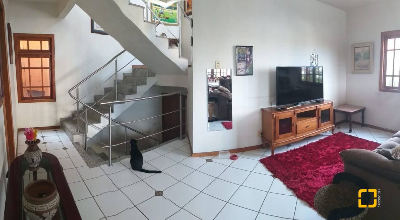 Casa com 304m², 5 quartos (sendo 2 suítes), 3 garagens, no bairro Jardim Atlântico em Florianópolis