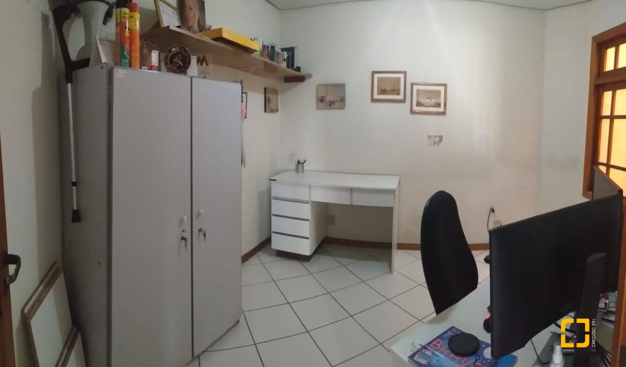 Casa com 304m², 5 quartos (sendo 2 suítes), 3 garagens, no bairro Jardim Atlântico em Florianópolis
