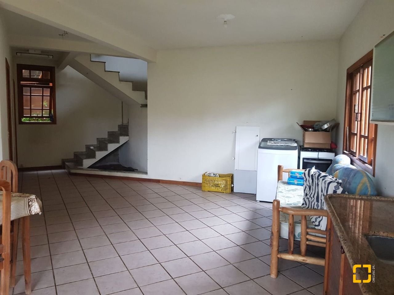 Casa com 304m², 5 quartos (sendo 2 suítes), 3 garagens, no bairro Jardim Atlântico em Florianópolis