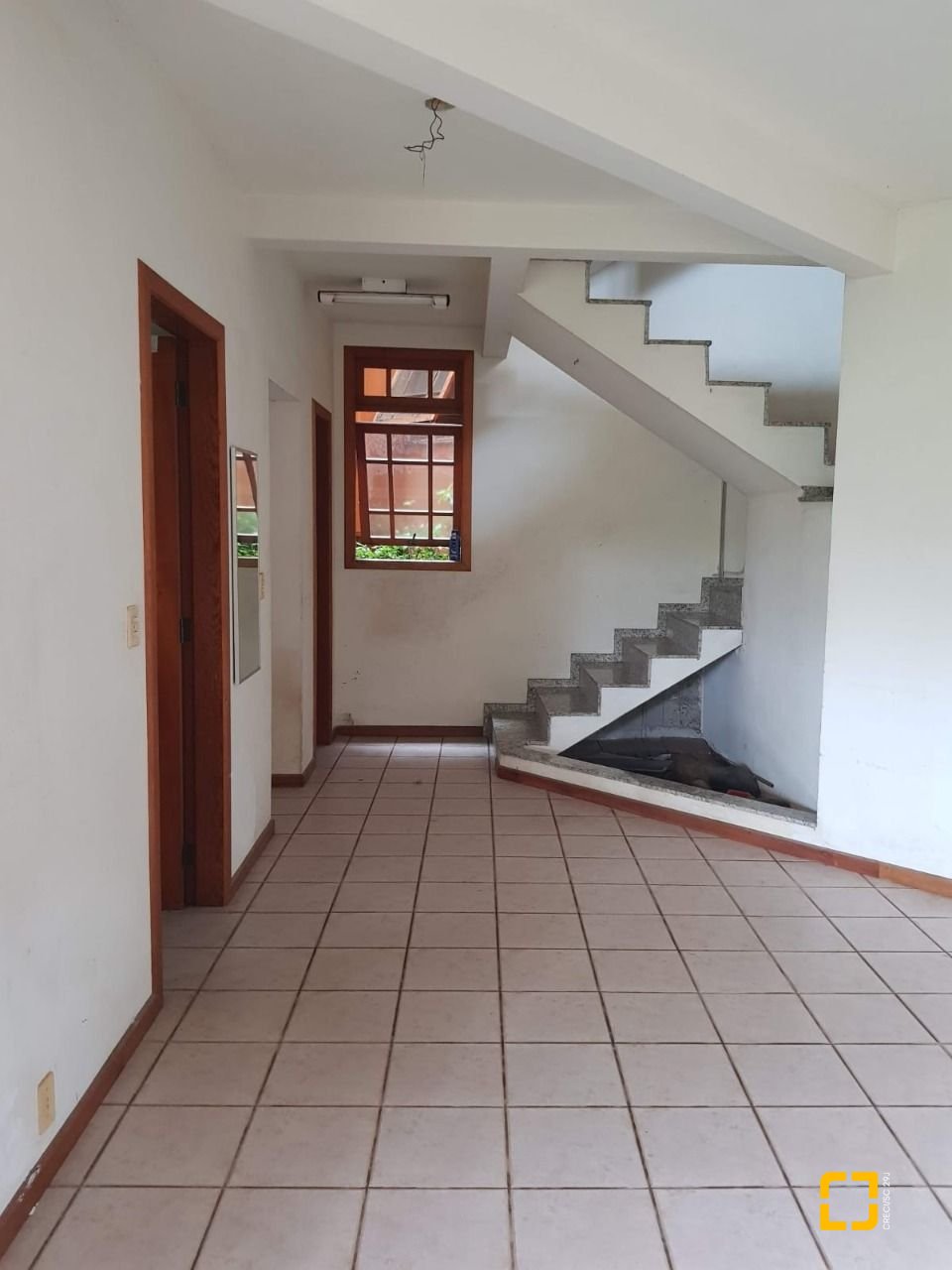 Casa com 304m², 5 quartos (sendo 2 suítes), 3 garagens, no bairro Jardim Atlântico em Florianópolis