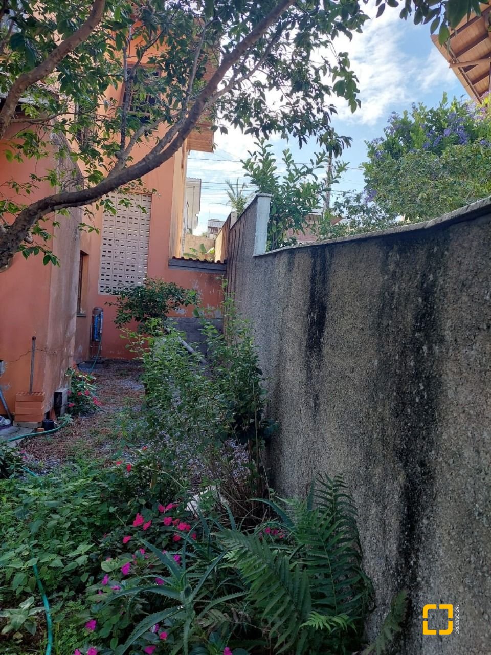 Casa com 304m², 5 quartos (sendo 2 suítes), 3 garagens, no bairro Jardim Atlântico em Florianópolis
