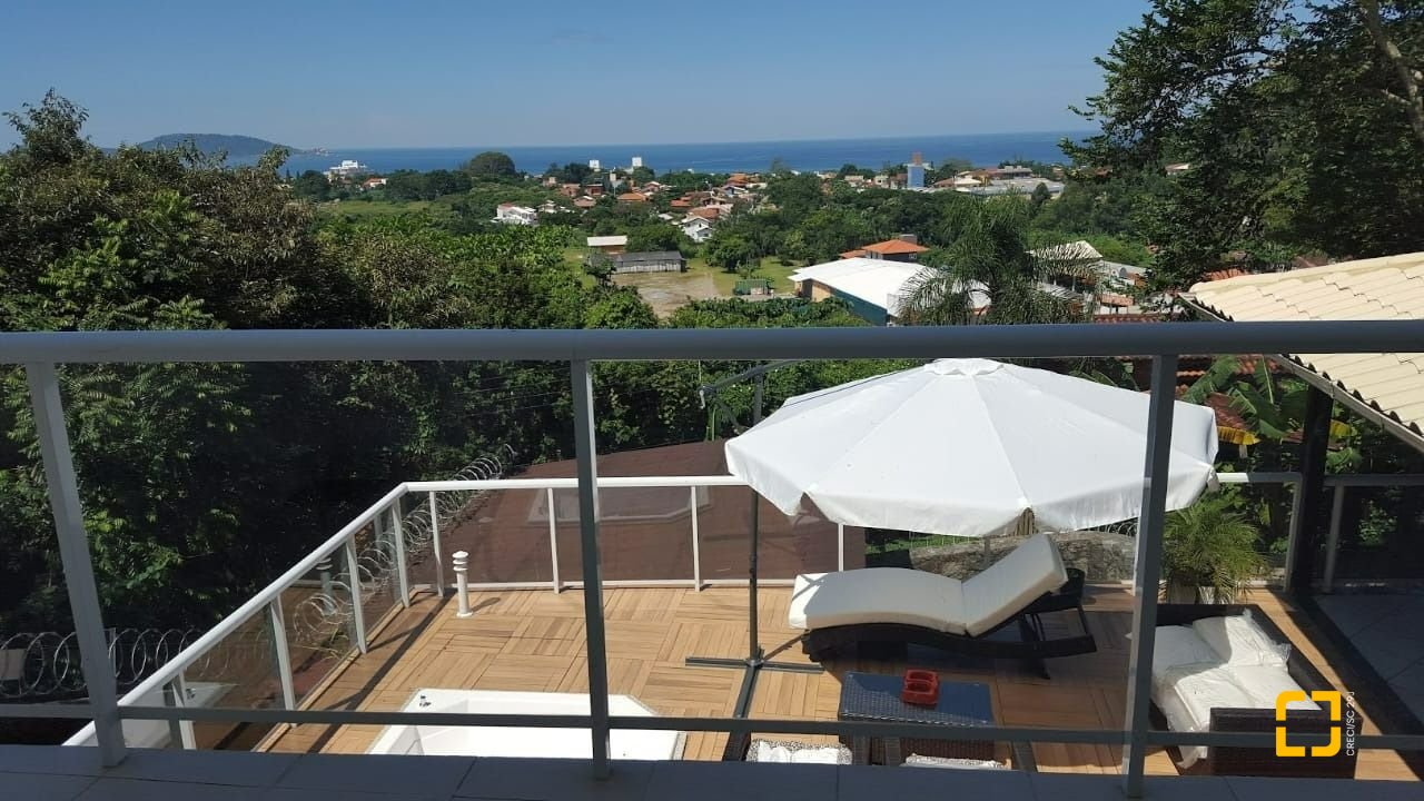 Casa com 350m², 6 quartos (sendo 3 suítes), 4 garagens, no bairro Morro das Pedras em Florianópolis