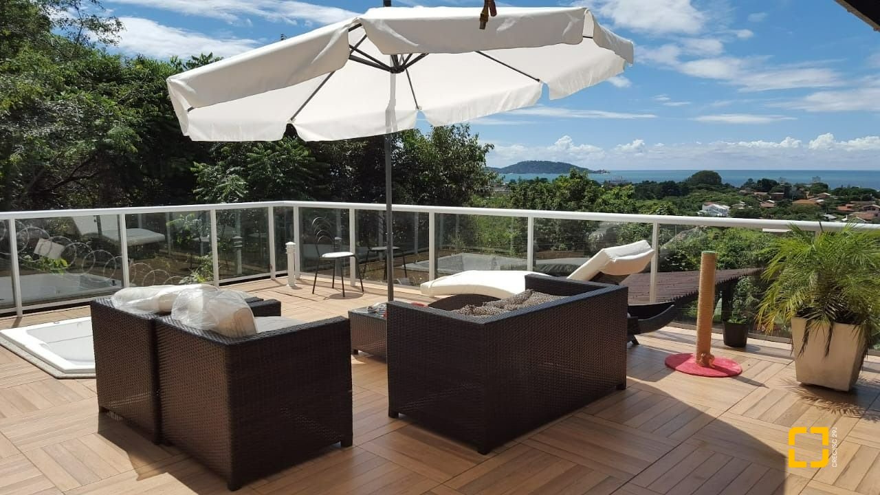 Casa com 350m², 6 quartos (sendo 3 suítes), 4 garagens, no bairro Morro das Pedras em Florianópolis
