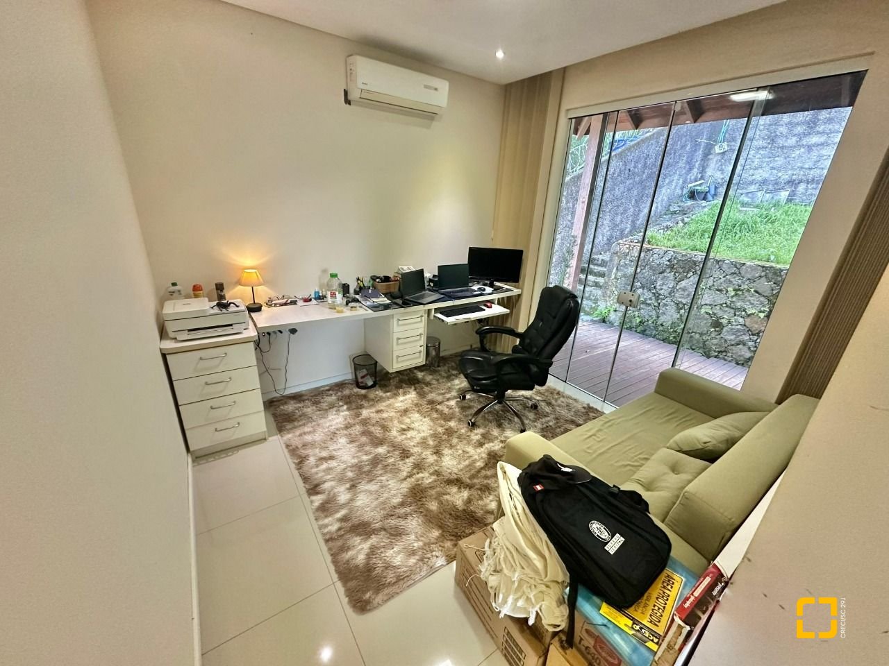 Casa com 350m², 6 quartos (sendo 3 suítes), 4 garagens, no bairro Morro das Pedras em Florianópolis