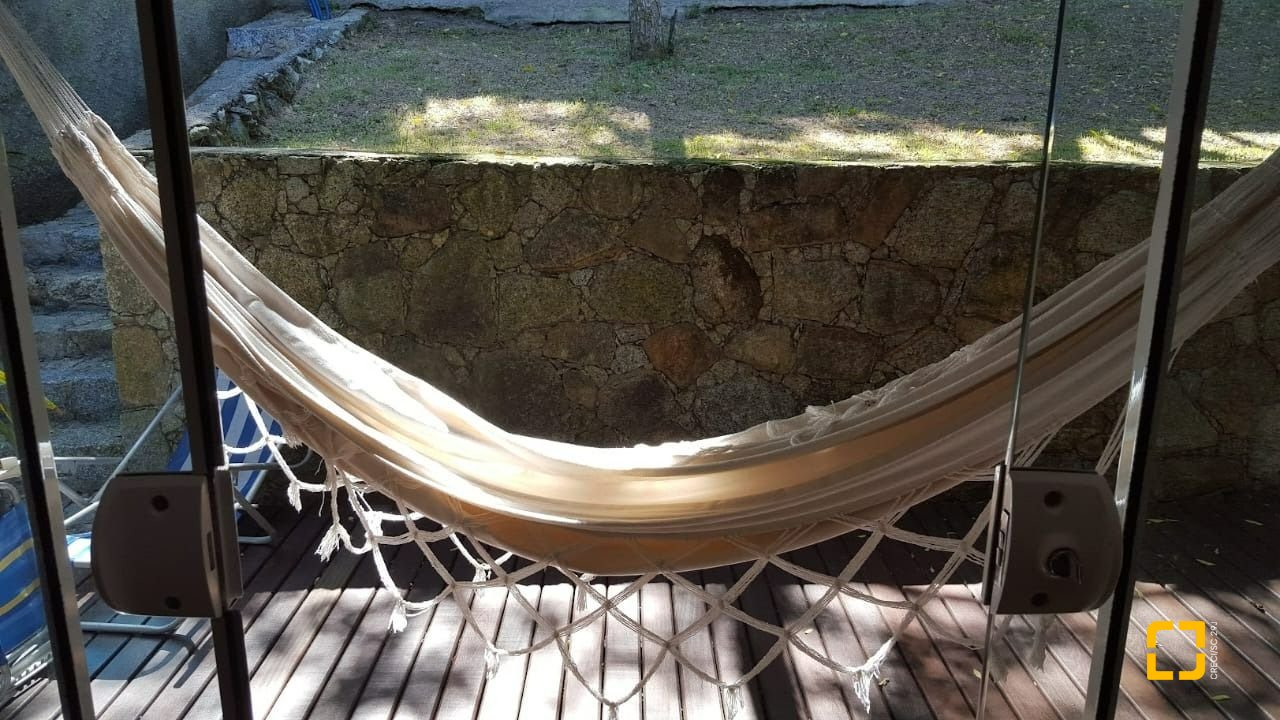 Casa com 350m², 6 quartos (sendo 3 suítes), 4 garagens, no bairro Morro das Pedras em Florianópolis