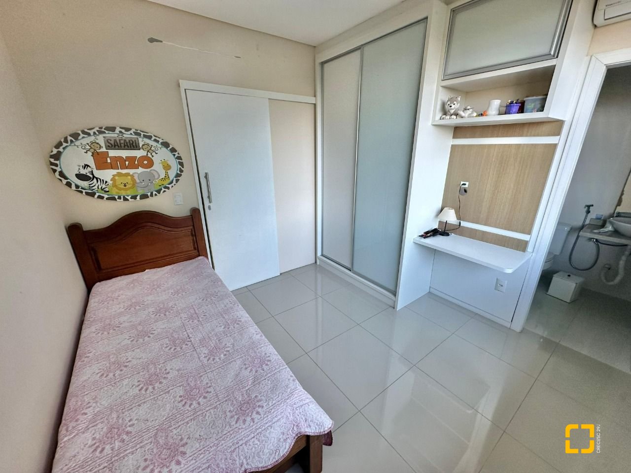 Casa com 350m², 6 quartos (sendo 3 suítes), 4 garagens, no bairro Morro das Pedras em Florianópolis