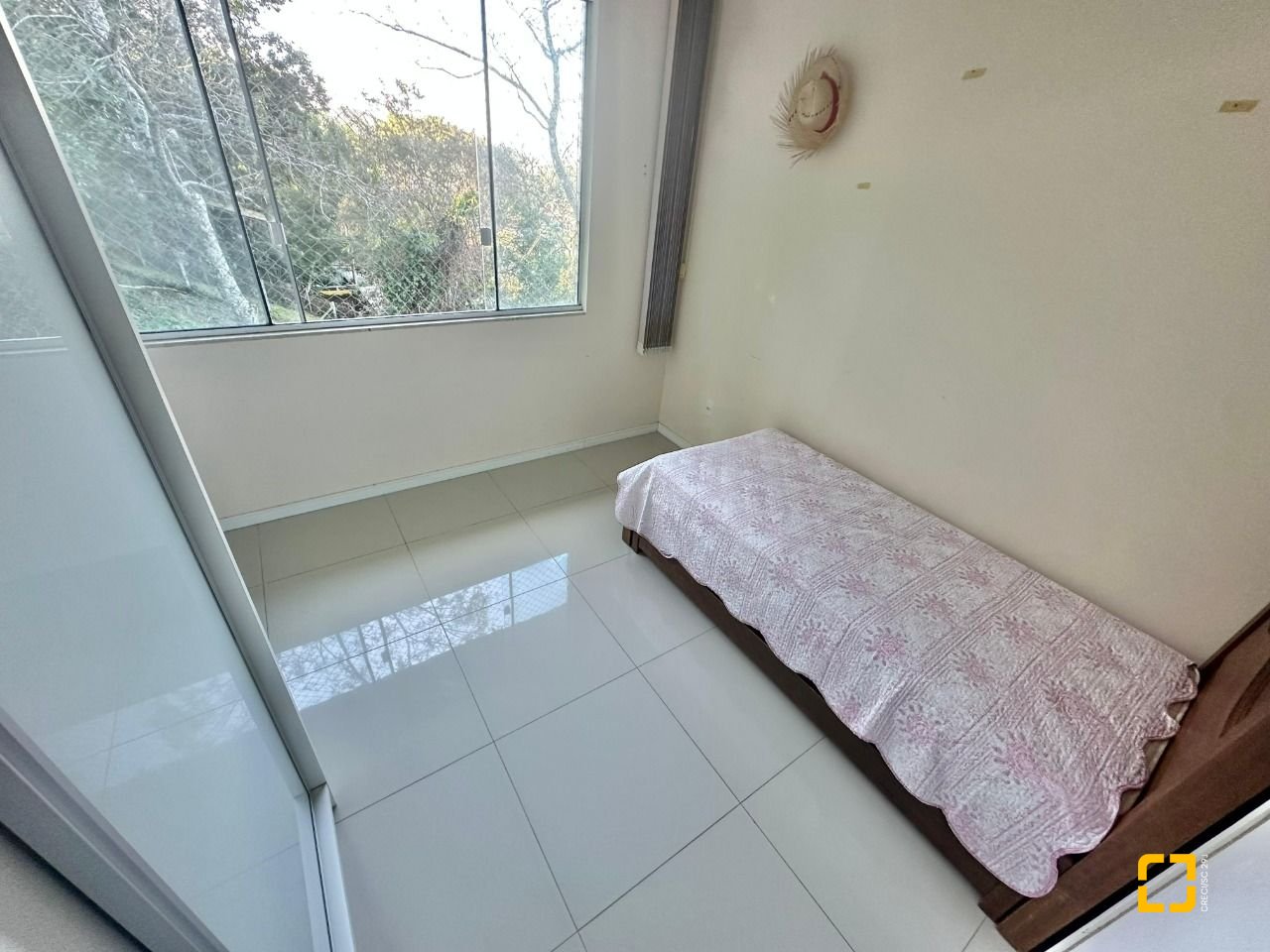 Casa com 350m², 6 quartos (sendo 3 suítes), 4 garagens, no bairro Morro das Pedras em Florianópolis