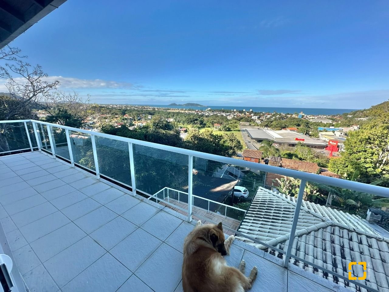 Casa com 350m², 6 quartos (sendo 3 suítes), 4 garagens, no bairro Morro das Pedras em Florianópolis