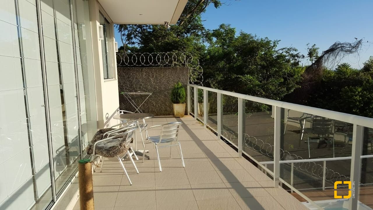 Casa com 350m², 6 quartos (sendo 3 suítes), 4 garagens, no bairro Morro das Pedras em Florianópolis