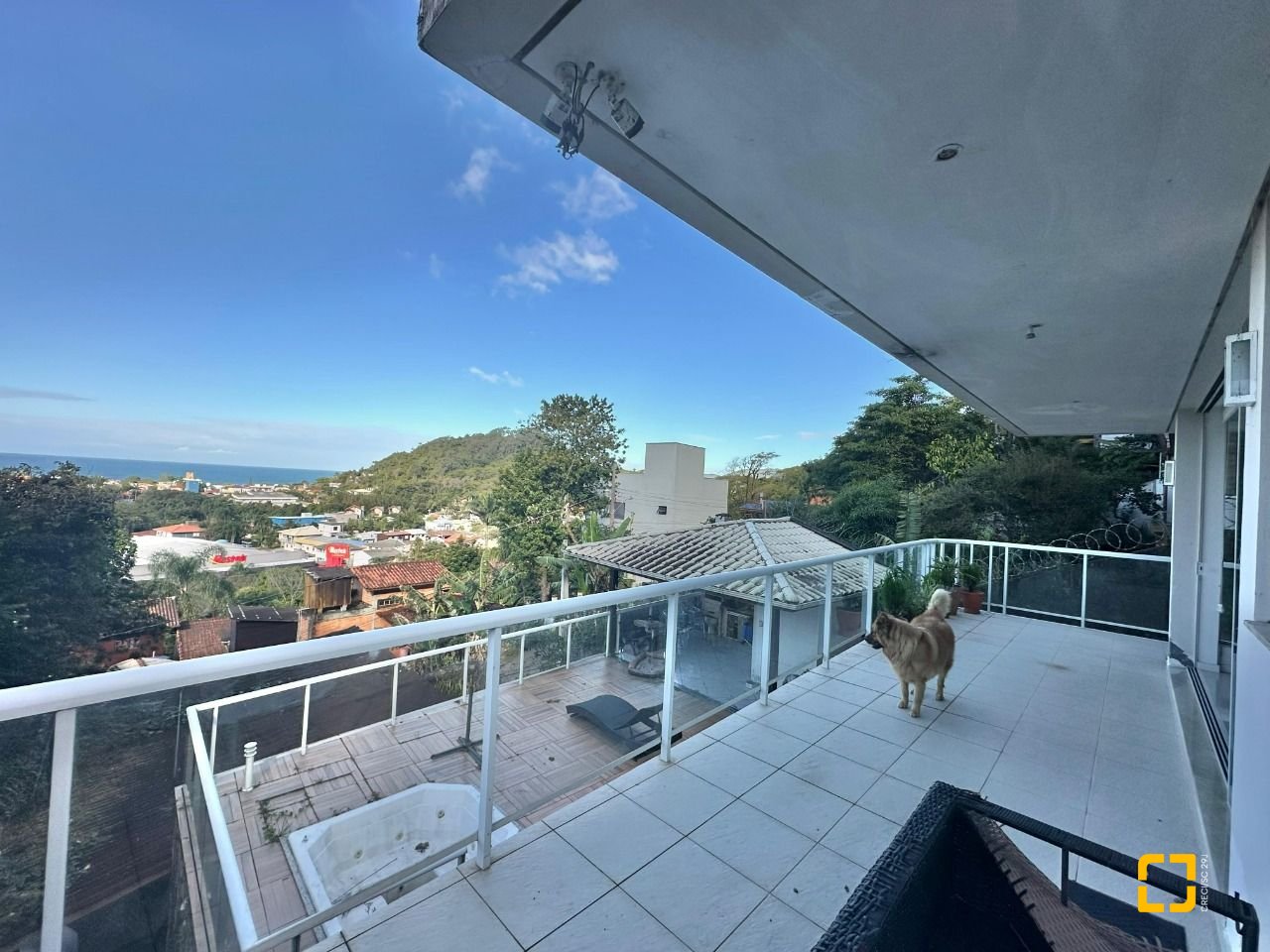 Casa com 350m², 6 quartos (sendo 3 suítes), 4 garagens, no bairro Morro das Pedras em Florianópolis