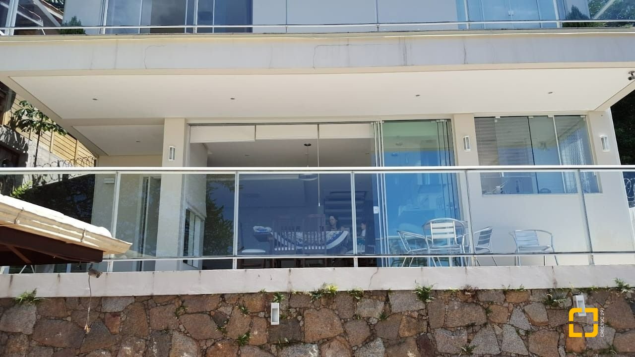 Casa com 350m², 6 quartos (sendo 3 suítes), 4 garagens, no bairro Morro das Pedras em Florianópolis