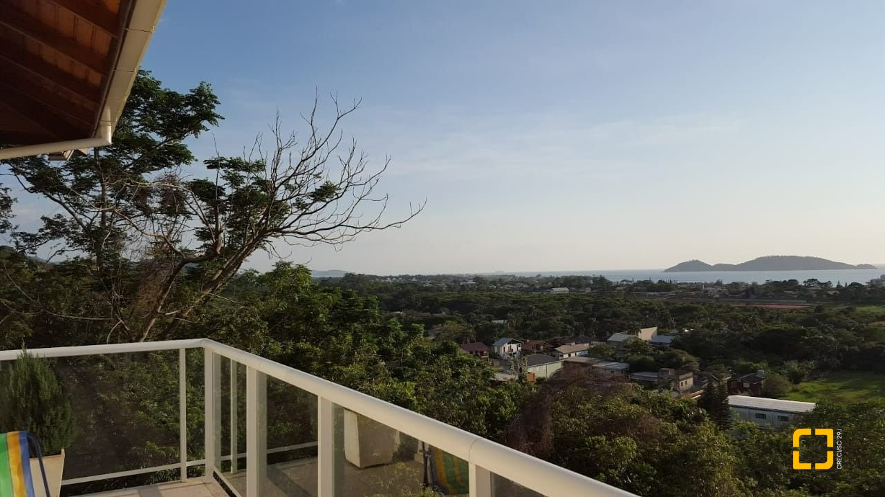 Casa com 350m², 6 quartos (sendo 3 suítes), 4 garagens, no bairro Morro das Pedras em Florianópolis