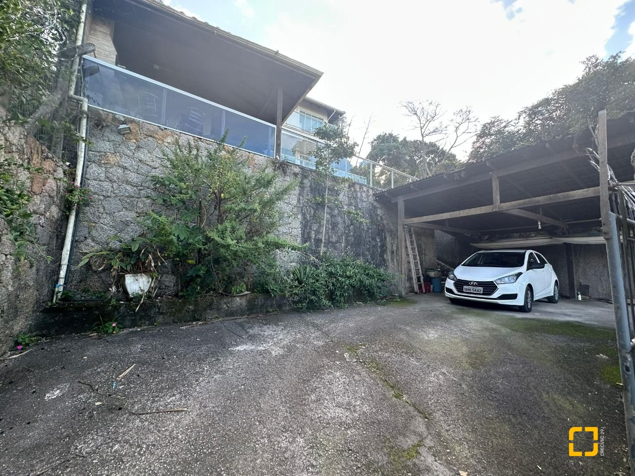 Casa com 350m², 6 quartos (sendo 3 suítes), 4 garagens, no bairro Morro das Pedras em Florianópolis