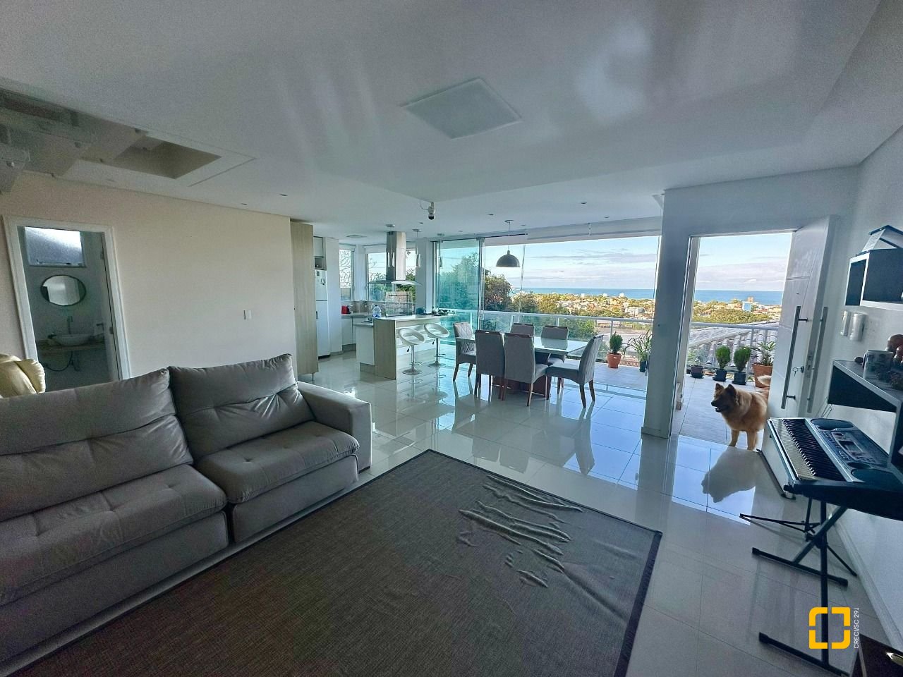 Casa com 350m², 6 quartos (sendo 3 suítes), 4 garagens, no bairro Morro das Pedras em Florianópolis