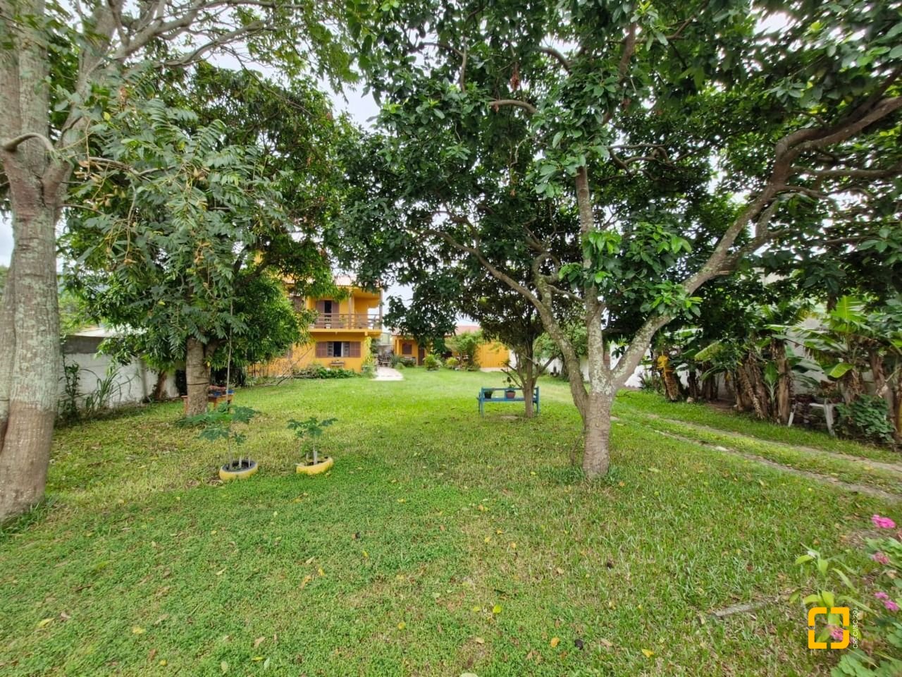 Casa com 150m², 5 quartos (sendo 1 suíte), 2 garagens, no bairro Rio Vermelho em Florianópolis