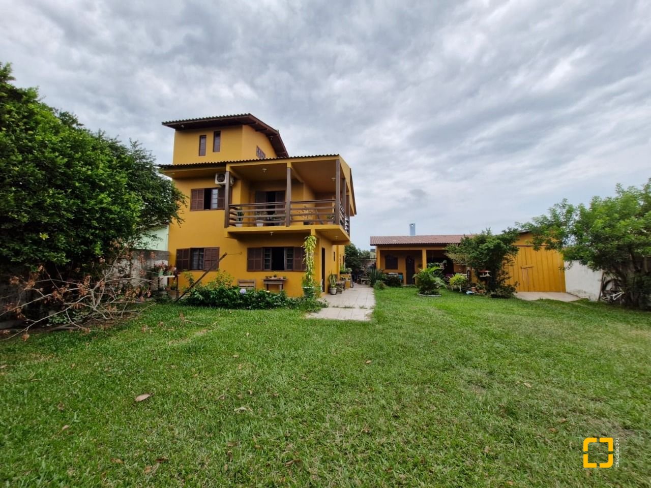 Casa com 150m², 5 quartos (sendo 1 suíte), 2 garagens, no bairro Rio Vermelho em Florianópolis