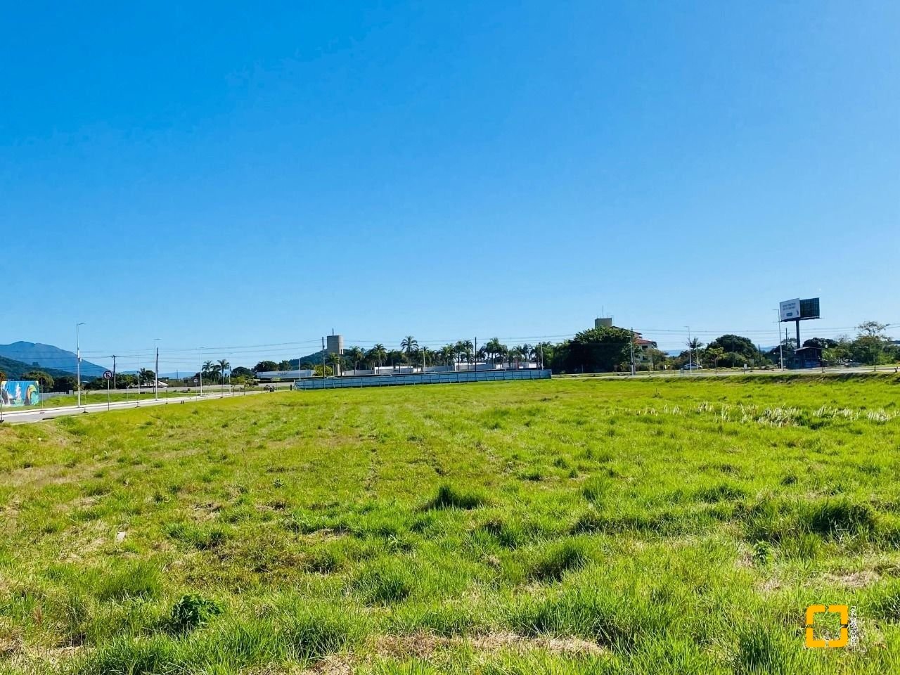 Casa com 128m², 5 quartos (sendo 2 suítes), 1 garagem, no bairro Campeche em Florianópolis