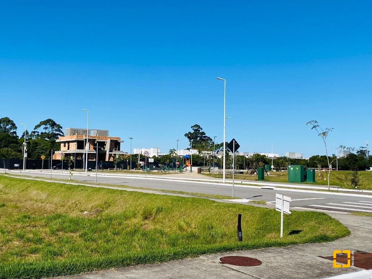 Casa com 128m², 5 quartos (sendo 2 suítes), 1 garagem, no bairro Campeche em Florianópolis