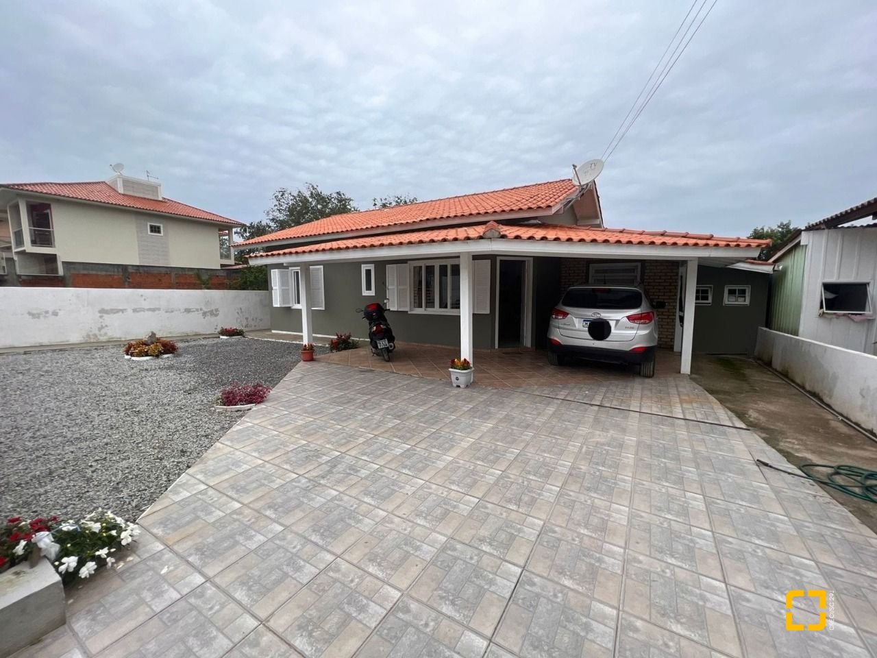 Casa com 140m², 4 quartos (sendo 1 suíte), 2 garagens, no bairro Rio Vermelho em Florianópolis