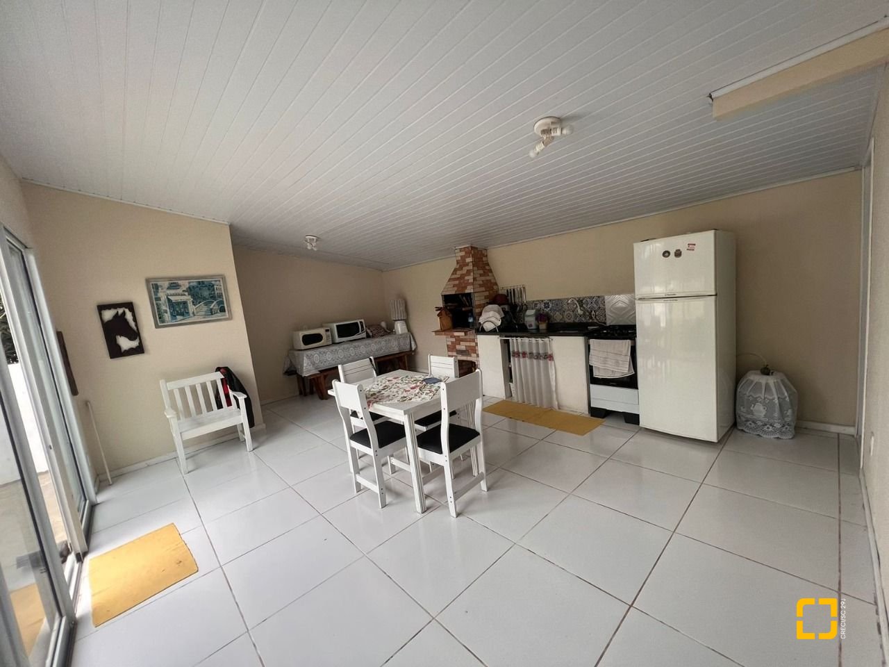 Casa com 140m², 4 quartos (sendo 1 suíte), 2 garagens, no bairro Rio Vermelho em Florianópolis