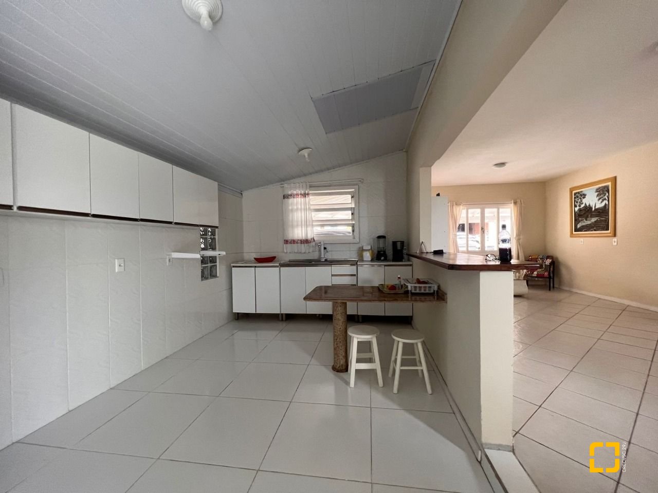 Casa com 140m², 4 quartos (sendo 1 suíte), 2 garagens, no bairro Rio Vermelho em Florianópolis