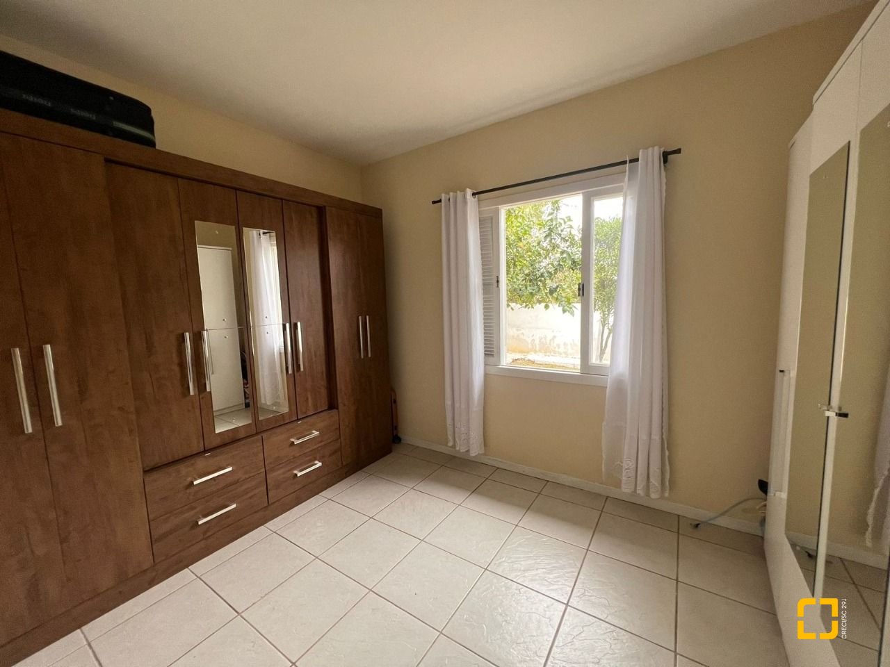 Casa com 140m², 4 quartos (sendo 1 suíte), 2 garagens, no bairro Rio Vermelho em Florianópolis