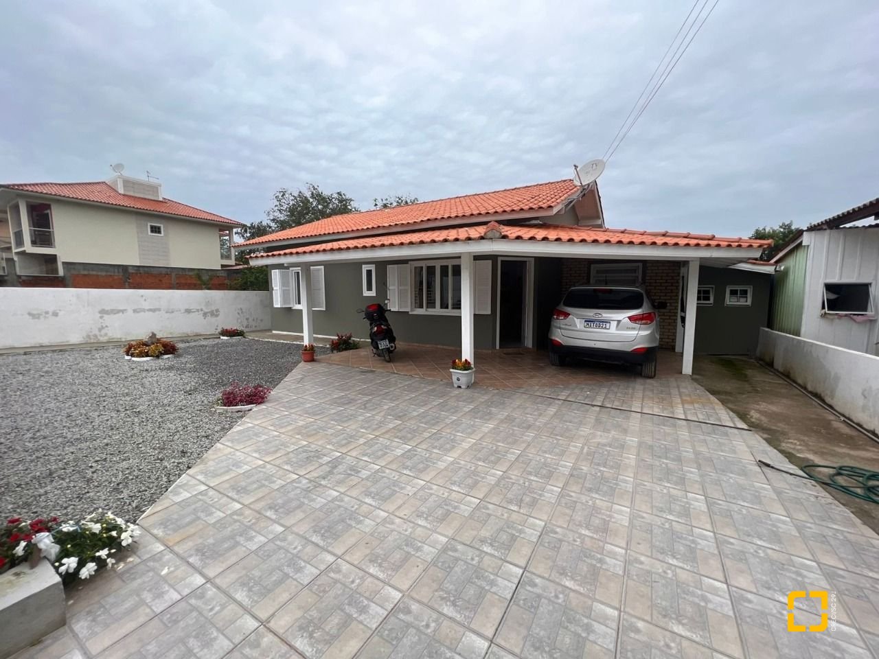 Casa com 140m², 4 quartos (sendo 1 suíte), 2 garagens, no bairro Rio Vermelho em Florianópolis