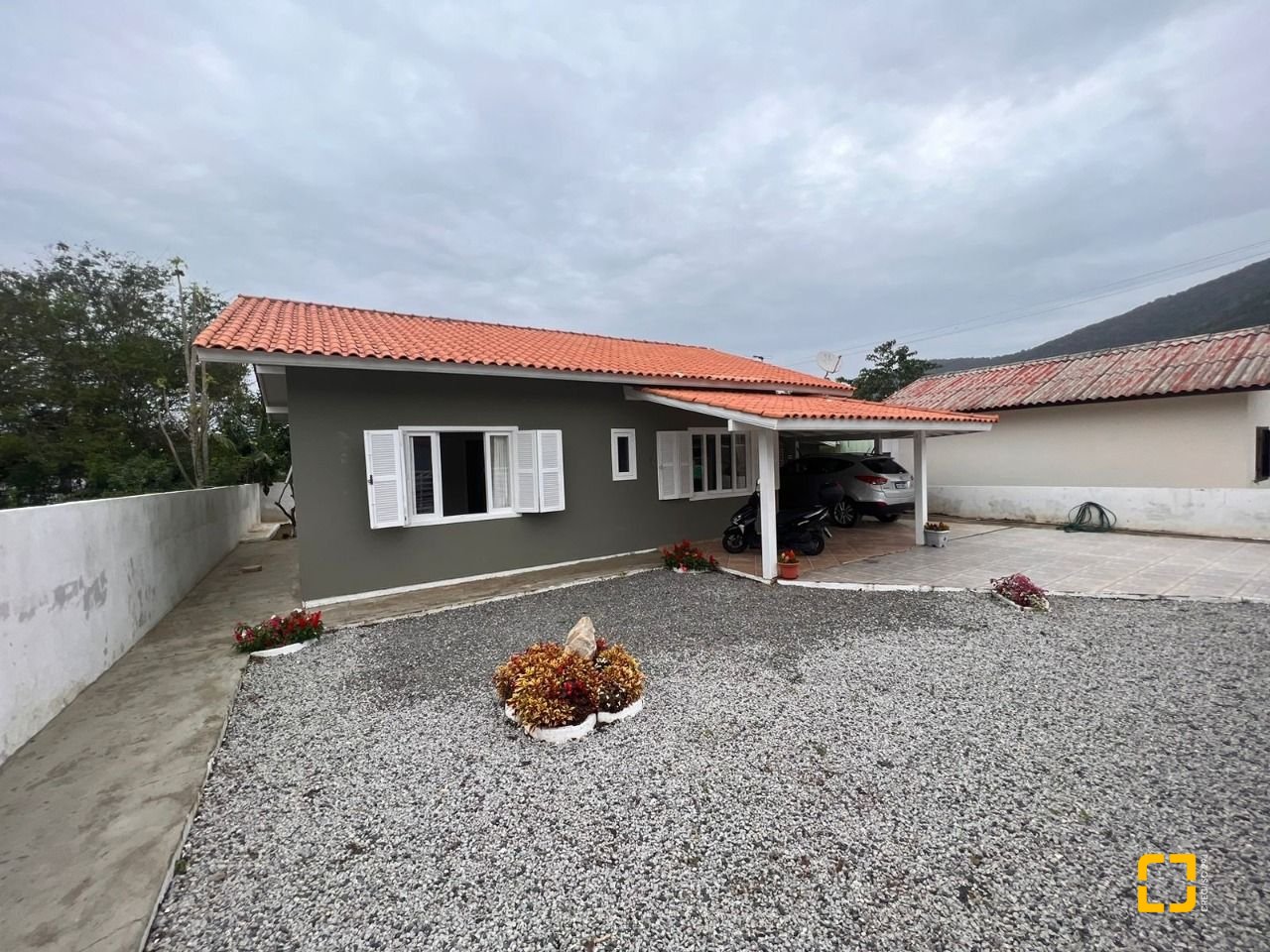 Casa com 140m², 4 quartos (sendo 1 suíte), 2 garagens, no bairro Rio Vermelho em Florianópolis