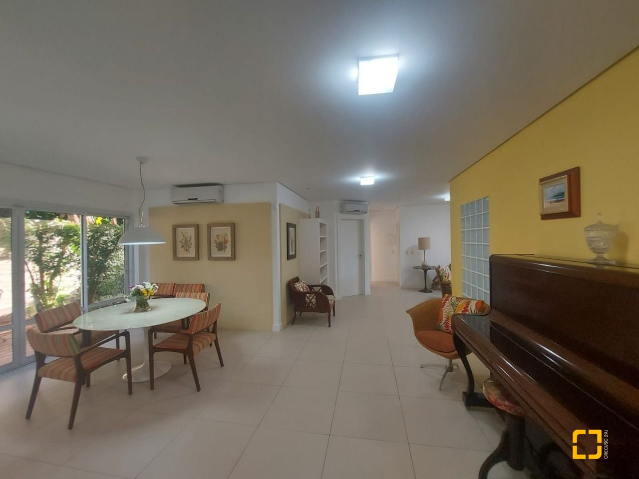 Prédio com 475m², 8 garagens, no bairro Canasvieiras em Florianópolis